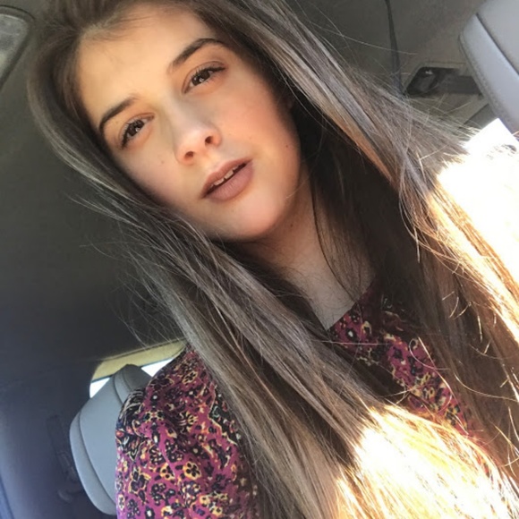 Meet your Posher, Emmy - Picture 3 of 5